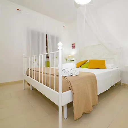 Bed & Breakfast Pacifica 3*